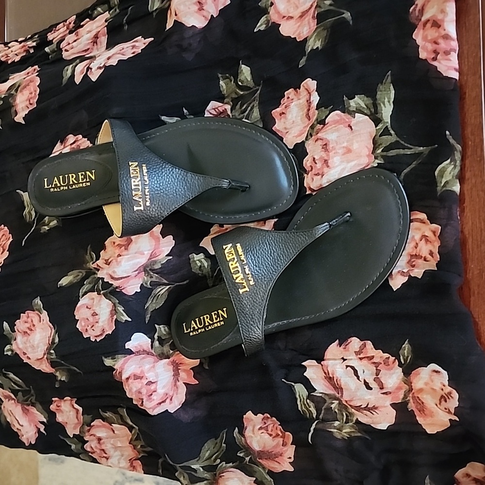 Ralph Lauren black leather thong sandles. NWOT